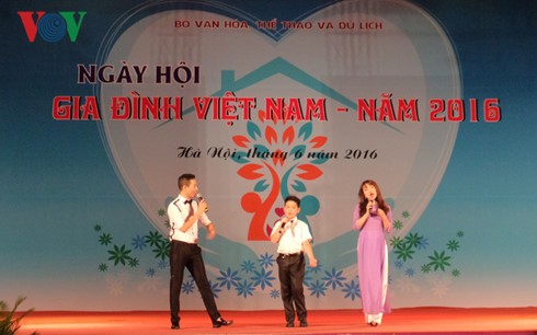 В Ханое открылся праздник «Вьетнамская семья» 2016  - ảnh 1